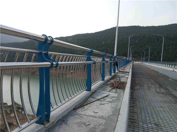 衡阳不锈钢桥梁护栏的特点及其在桥梁安全中的重要作用