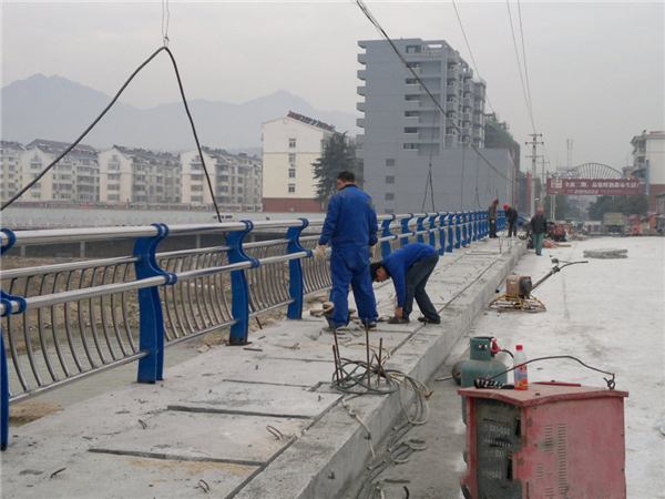 衡阳不锈钢复合管护栏常见问题及解决方案